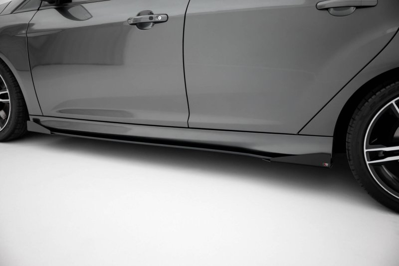 Maxton Side Flaps Ford Focus ST Mk3 Facelift schwarz Hochglanz FOFO3FSTCNC-SF1-G