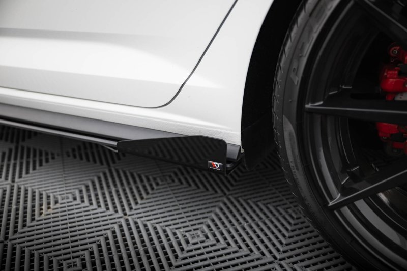 Maxton Side Flaps VW Jetta GLI Mk7 schwarz Hochglanz VWJE7GLICNC-SF1-G