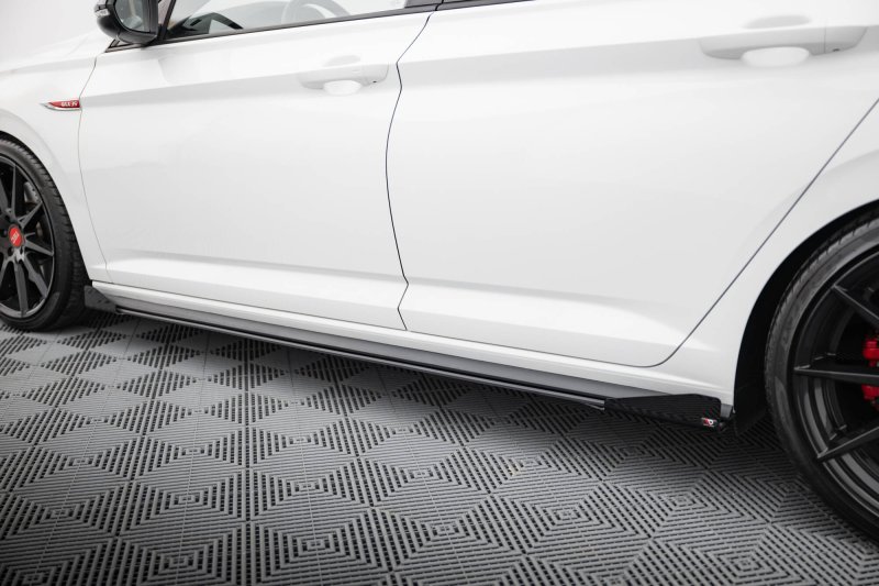 Maxton Side Flaps VW Jetta GLI Mk7 schwarz Hochglanz VWJE7GLICNC-SF1-G