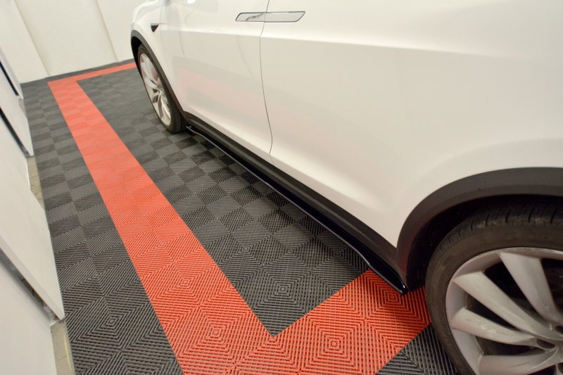 Preview: Maxton Seitenschweller Ansatz für V.2 für TESLA MODEL X schwarz Hochglanz TE-MODELX-SD2-G