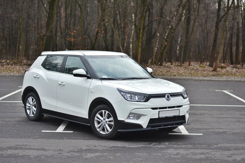Maxton Front Ansatz V.1 für SSANGYONG TIVOLI schwarz Hochglanz SY-TI-1-FD1-G