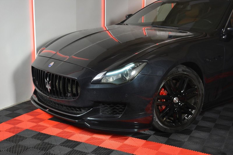 Maxton Front Ansatz für MASERATI QUATTROPORTE MK.6 vor Facelift schwarz Hochglanz MS-QP-6-FD1-G