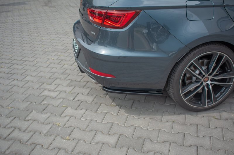 Maxton Heck Ansatz Flaps Diffusor V.1 für Seat Leon Cupra Mk3 FL Sportstourer schwarz Hochglanz SE-LE-3F-CU-ST-RSD1-G