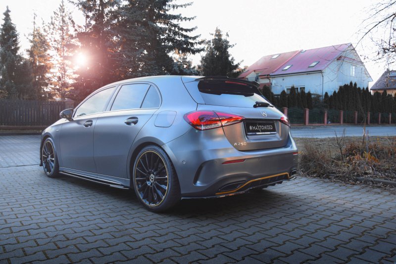 Maxton Spoiler CAP Abrisskante Mercedes-Benz A AMG-Line Hatchback W177 schwarz Hochglanz ME-A-177-AMGLINE-CAP1-G