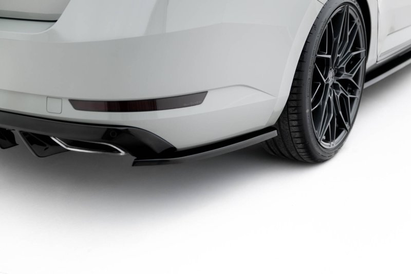 Maxton Heck Ansatz Flaps Diffusor V.3 Skoda Superb Liftback / Combi Mk3 schwarz Hochglanz SK-SU-3-RSD3-G