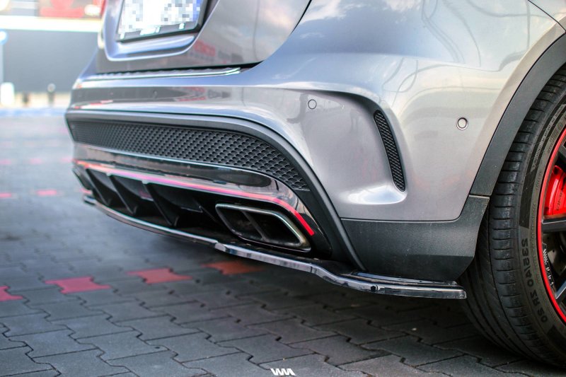 Maxton Mittlerer Diffusor Heck Ansatz für Mercedes GLA 45 AMG SUV (X156) vor Facelift schwarz Hochglanz ME-GLA-156-AMG-RD1-G
