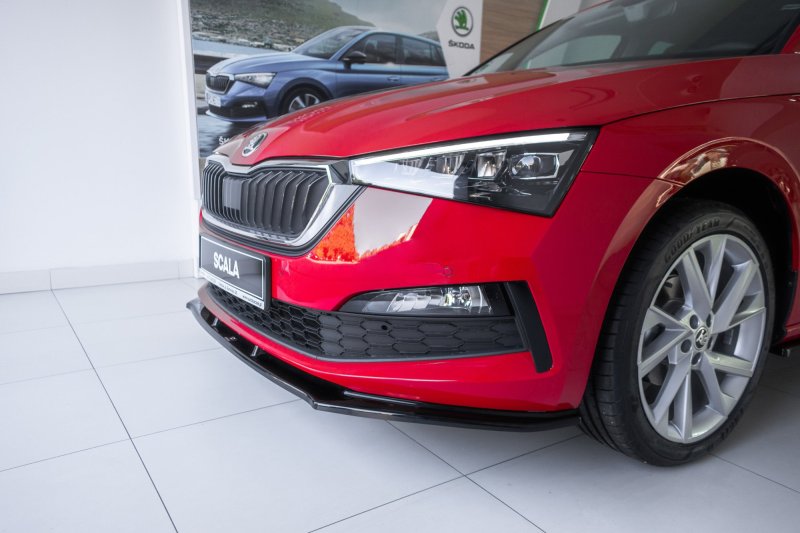 Maxton Front Ansatz V.1 für Skoda Scala schwarz Hochglanz SK-SC-1-FD1-G