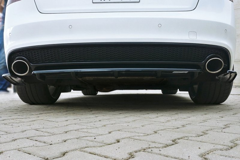 Maxton Mittlerer Diffusor Heck Ansatz für AUDI A5 S-LINE Facelift DTM LOOK schwarz Hochglanz AU-A5-1F-SLINE-RD1+RD2-G