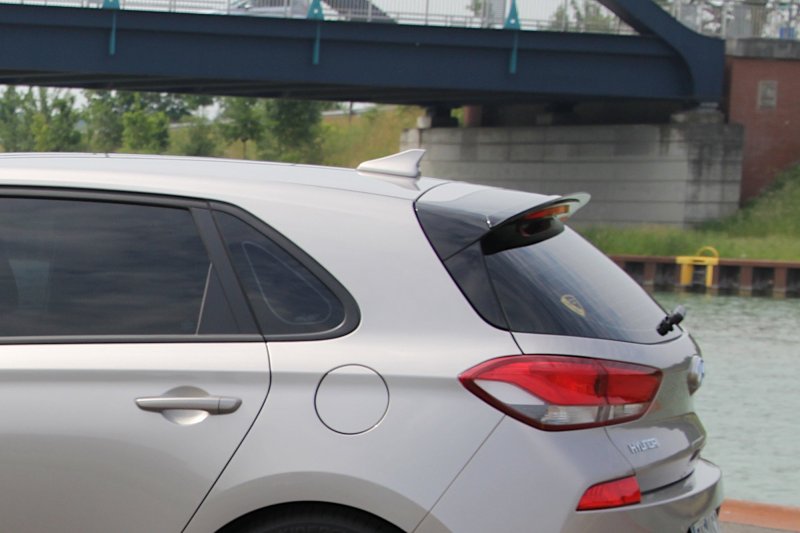 Maxton Spoiler CAP für HYUNDAI I30 MK3 HATCHBACK schwarz Hochglanz HY-I30-3-CAP1-G