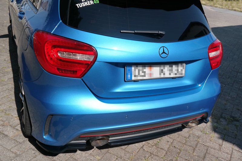 Maxton Mittlerer Diffusor Heck Ansatz für Mercedes W176 AMG-LINE vor Facelift schwarz Hochglanz ME-A-176-AMGLINE-RD1-G
