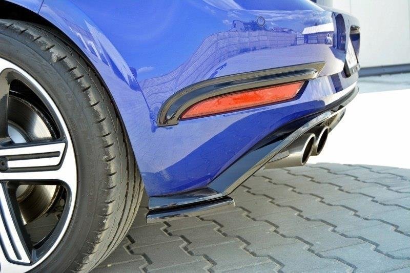 Maxton Hintere Rahmen Für Leuchten VW Golf 7 R / R-Line Facelift schwarz Hochglanz VW-GO-7F-R-RV1-G