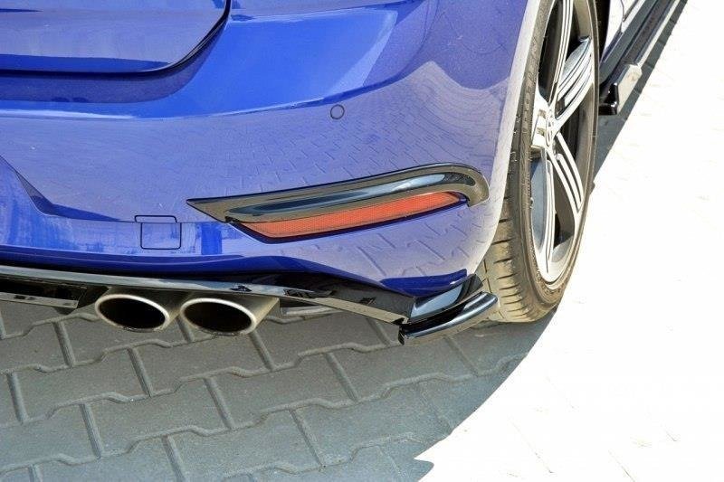 Maxton Hintere Rahmen Für Leuchten VW Golf 7 R / R-Line Facelift schwarz Hochglanz VW-GO-7F-R-RV1-G