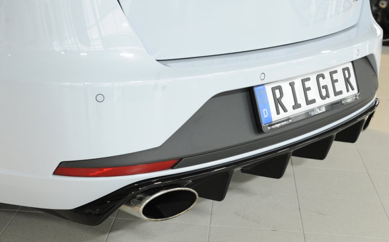 Rieger Heckeinsatz schwarz glänzend Seat Leon Cupra (5F) 03.14-12.16 (bis Facelift) - 88130