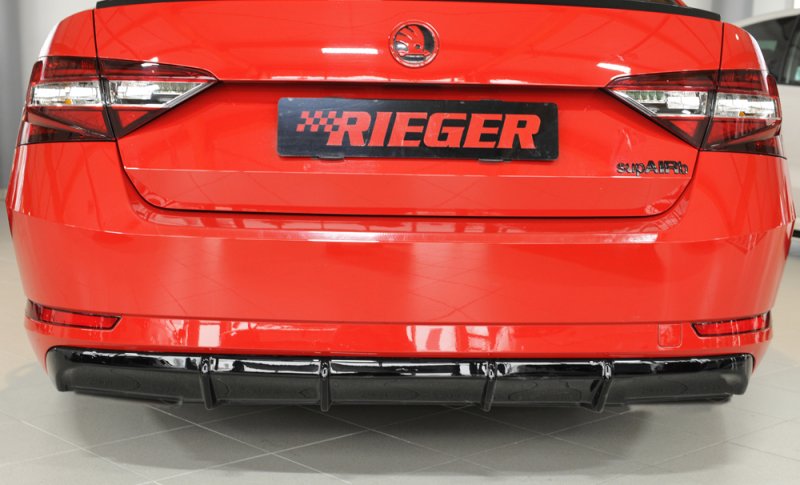 Rieger Heckeinsatz (für elektr. AHK) schwarz glänzend Skoda Superb III (3T/3V) 03.15-10.18 (bis Facelift 1) - 88154