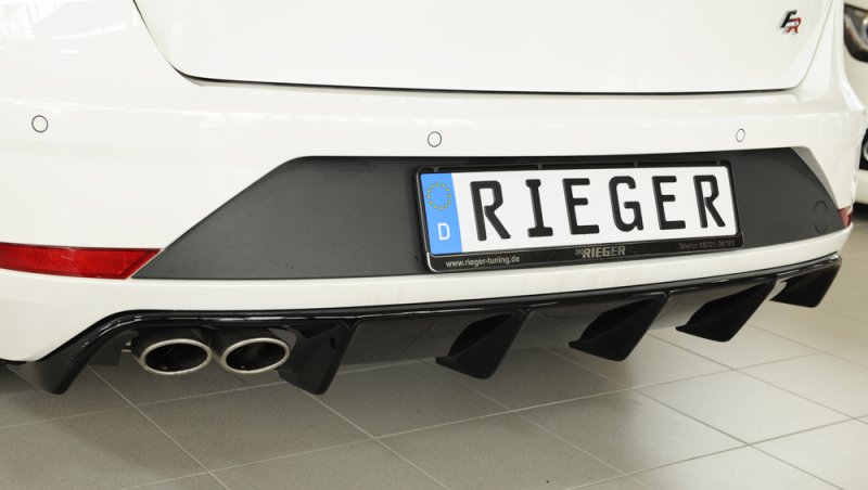 Rieger Heckeinsatz (wie 88134+AHK) schwarz glänzend Seat Leon FR (5F) 01.17- (ab Facelift) - 88176