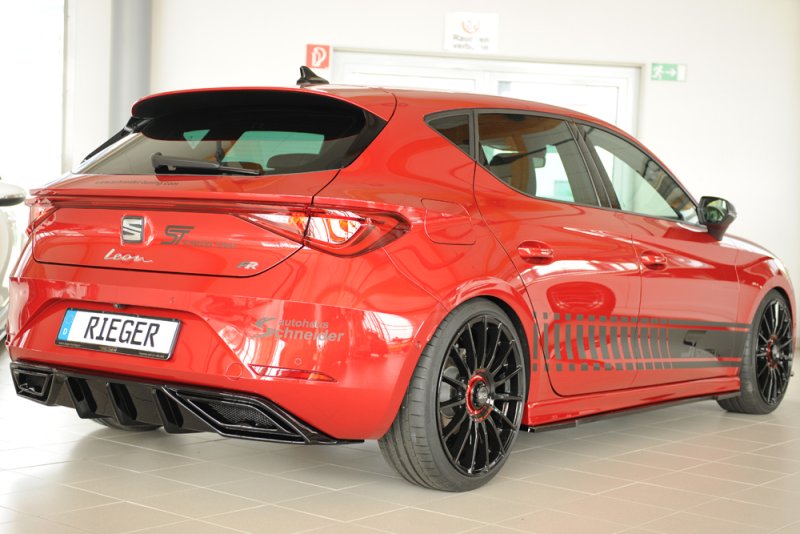 Rieger Heckeinsatz für orig. ESD schwarz glänzend Seat Leon (KL) 04.20- - 88210