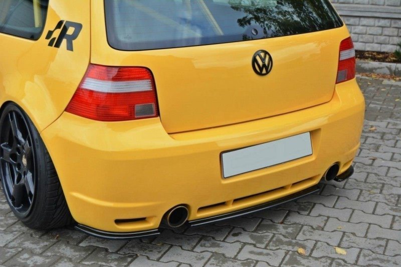 Maxton Mittlerer Diffusor Heck Ansatz für VW GOLF 4 R32 schwarz Hochglanz VW-GO-4-R32-RD1-G