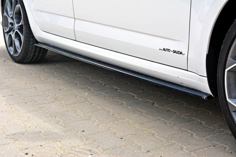 Maxton Seitenschweller Ansatz für Skoda Octavia RS Mk3 / Mk3 FL Hatchback / Kombi schwarz Hochglanz SK-OC-3/3F-RS-SD1-G