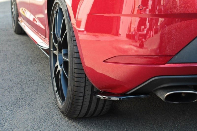 Maxton Heck Ansatz Flaps Diffusor V.1 für Seat Leon Cupra Mk3 FL Hatchback schwarz Hochglanz SE-LE-3F-CU-RSD1-G