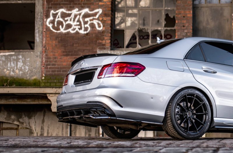 Maxton Spoiler CAP für Mercedes-Benz E63 AMG Limousine W212 Facelift schwarz Hochglanz ME-E-212F-AMG-CAP1-G