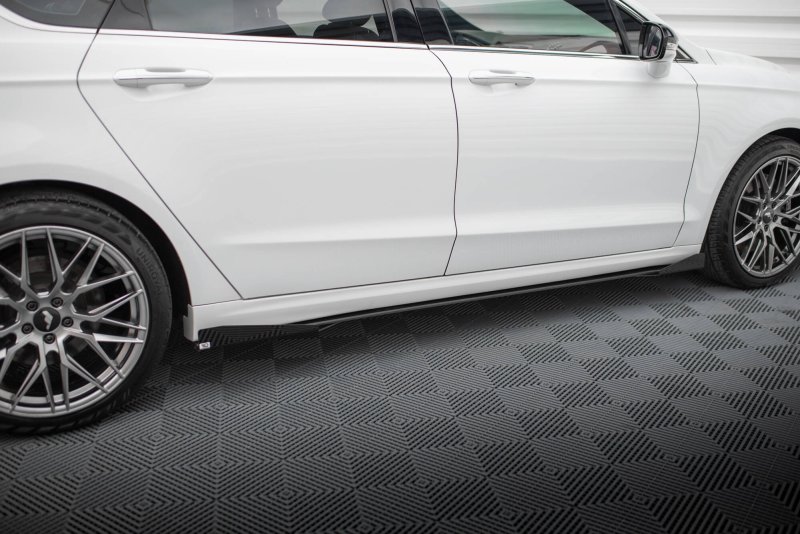 Maxton Side Flaps Ford Mondeo Sport Mk5 Facelift / Fusion Sport Mk2 Facelift schwarz Hochglanz FOMO5FSPORTCNC-SF1-G
