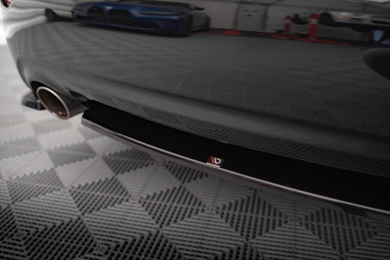 Maxton Mittlerer Diffusor Heck Ansatz für Infiniti Q50 S Mk1 schwarz Hochglanz IN-Q50S-1-RD1-G