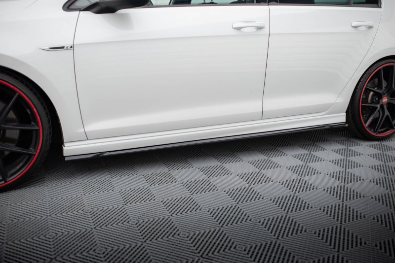Maxton Seitenschweller Ansatz V.4 VW Golf R / R-Line Mk7 schwarz Hochglanz VW-GO-7-R-SD4-G