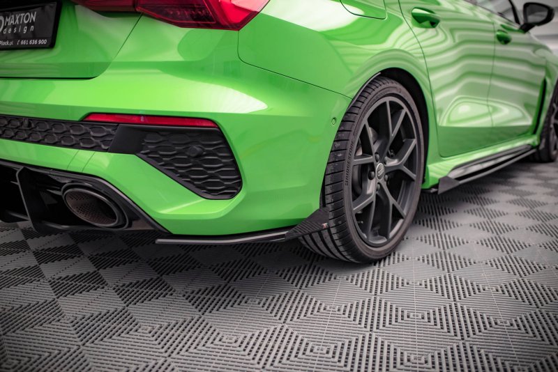 Maxton Hintere Seiten Flaps für Audi RS3 Limousine 8Y schwarz Hochglanz AURS38YSCNC-RSF1-G
