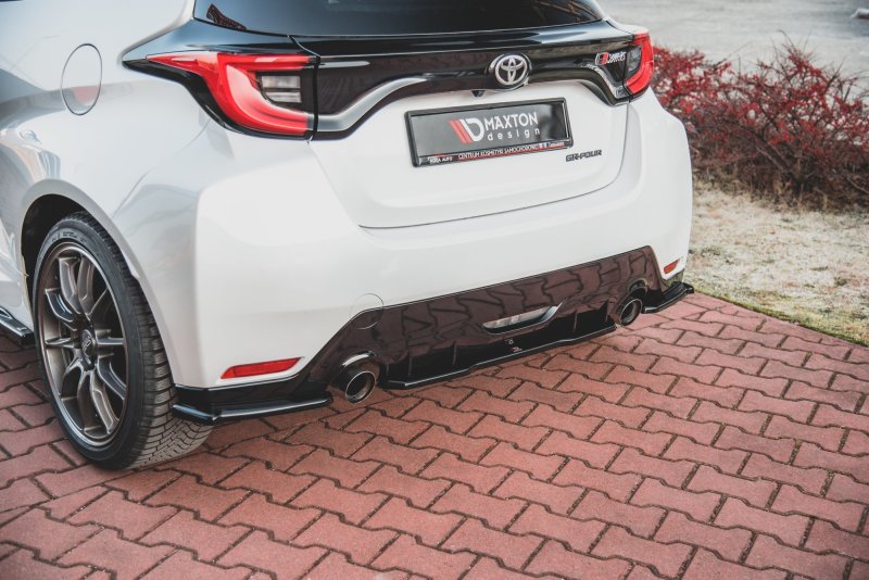 Maxton Mittlerer Diffusor Heck Ansatz für Toyota GR Yaris Mk4 schwarz Hochglanz TO-YA-4-GR4-RD1-G