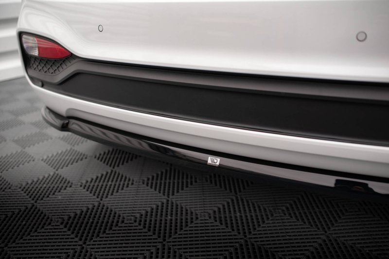 Maxton Mittlerer Diffusor Heck Ansatz für Hyundai I20 Mk2 Facelift schwarz Hochglanz HY-I20-2F-RD1-G