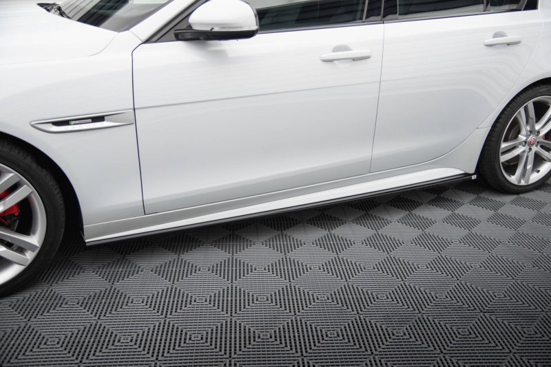Maxton Seitenschweller Ansatz Jaguar XE R-Sport X760 schwarz Hochglanz JA-XE-1-RSPORT-SD1-G