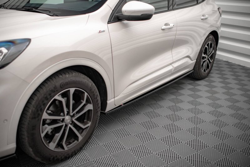 Maxton Seitenschweller Ansatz für Ford Kuga ST-Line Mk3 schwarz Hochglanz FO-KU-3-STLINE-SD1-G