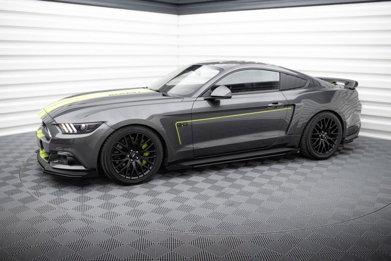 Maxton Street Pro Seitenschweller Ansatz + Flaps Ford Mustang GT Mk6 schwarz Hochglanz FOMU6GTCNC-SD1BRB+SF1-G