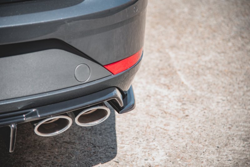Maxton Heck Ansatz Flaps Diffusor V.2 für Seat Leon Cupra Mk3 FL Sportstourer schwarz Hochglanz SE-LE-3F-CU-ST-RSD2-G