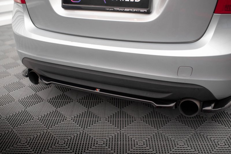 Maxton Mittlerer Diffusor Heck Ansatz für Volvo S60 R-Design Mk2 schwarz Hochglanz VO-S60-2-RDESIGN-RD1-G
