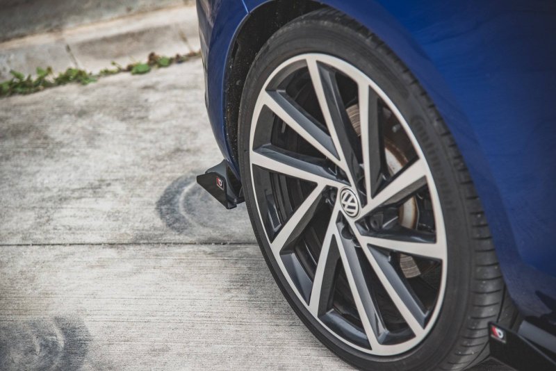 Maxton Hintere Seiten Flaps für Volkswagen Golf 7 R Facelift schwarz Hochglanz VWGO7FRCNC-RSF1-G