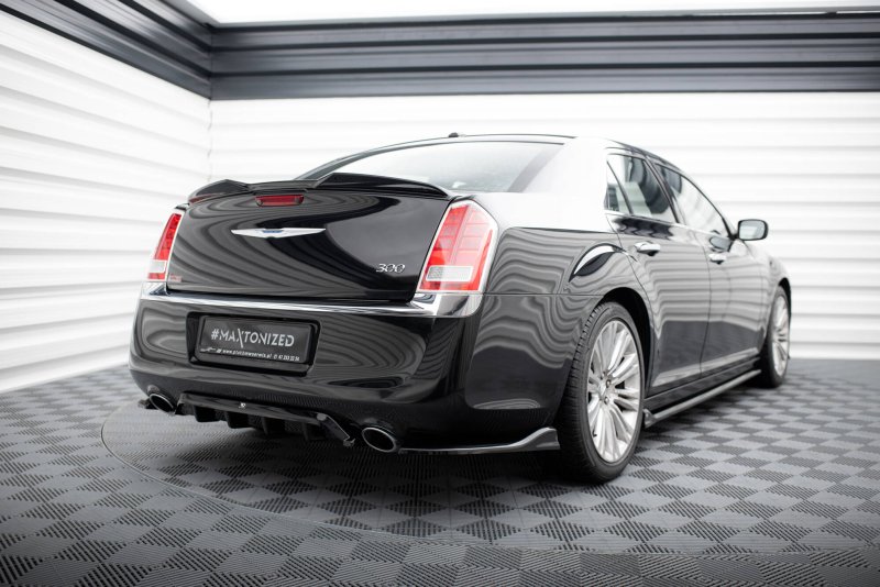 Maxton Spoiler CAP Abrisskante 3D Chrysler 300 Mk2 schwarz Hochglanz CHR-300C-2-CAP3D1-G