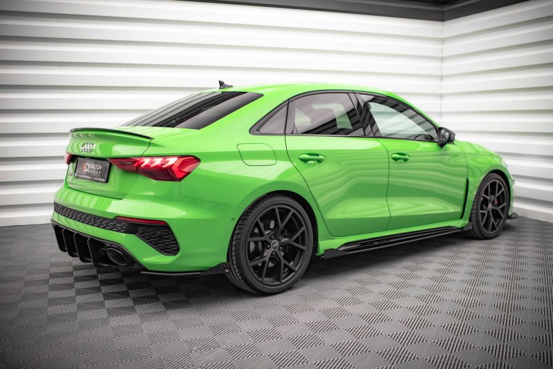 Maxton Hintere Seiten Flaps für Audi RS3 Limousine 8Y schwarz Hochglanz AURS38YSCNC-RSF1-G