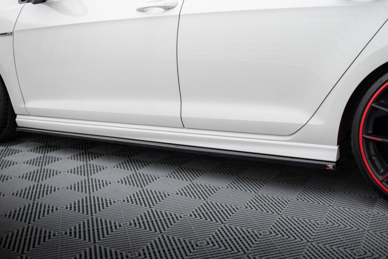 Maxton Seitenschweller Ansatz V.3 VW Golf R / R-Line Mk7 schwarz Hochglanz VW-GO-7-R-SD3-G
