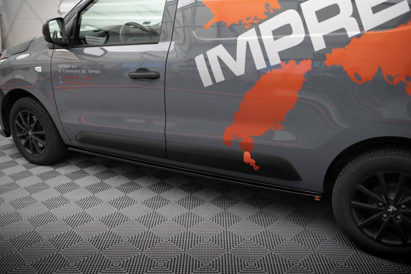 Maxton Seitenschweller Ansatz Renault Express Mk2 schwarz Hochglanz RE-EX-2-SD1-G