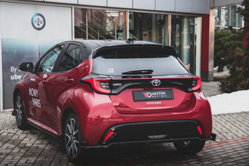 Maxton Spoiler CAP V.1 für Toyota Yaris Mk4 schwarz Hochglanz TO-YA-4-CAP1-G