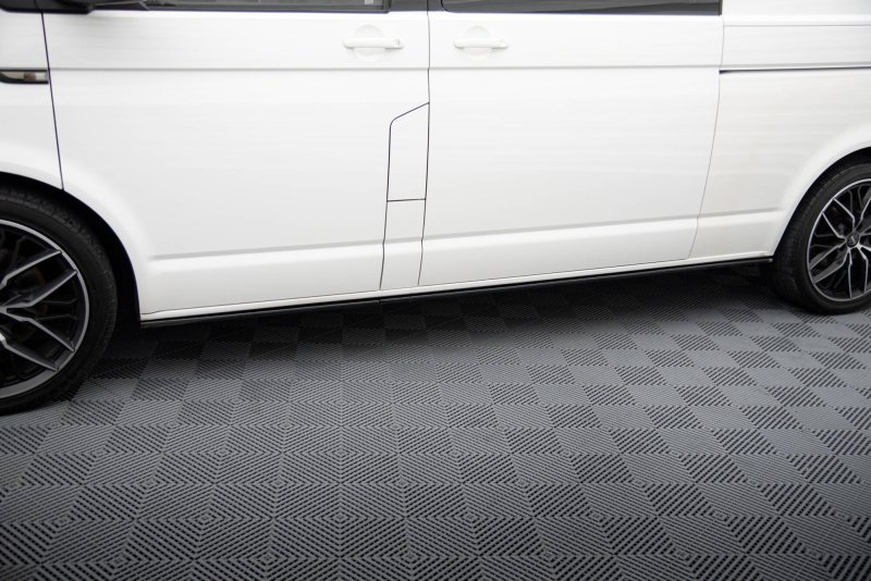 Maxton Seitenschweller Ansatz VW T6 Long Facelift schwarz Hochglanz VW-T6F-LONG-SD1A+B-G
