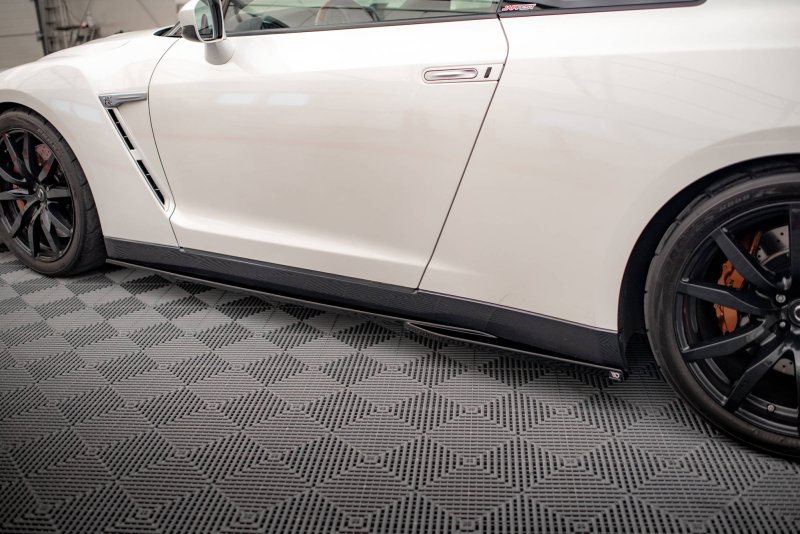 Maxton Seitenschweller Ansatz für Nissan GTR R35 Facelift schwarz Hochglanz NI-GTR-4F2-SD1-G