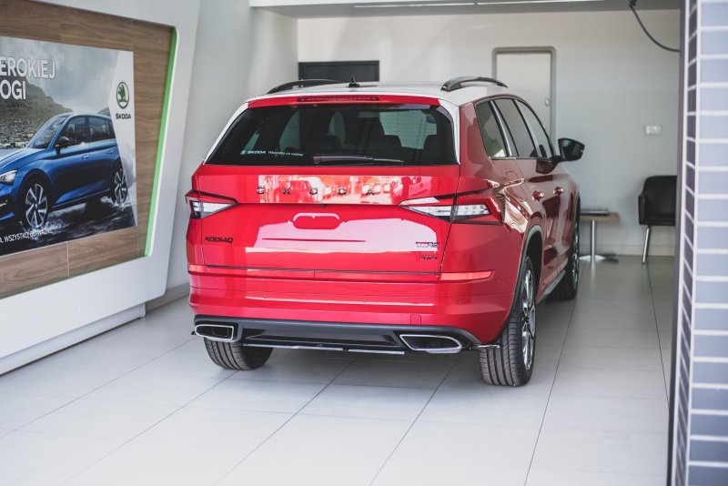 Maxton Mittlerer Diffusor Heck Ansatz für Skoda Kodiaq RS schwarz Hochglanz SK-KO-1-RS-RD1-G