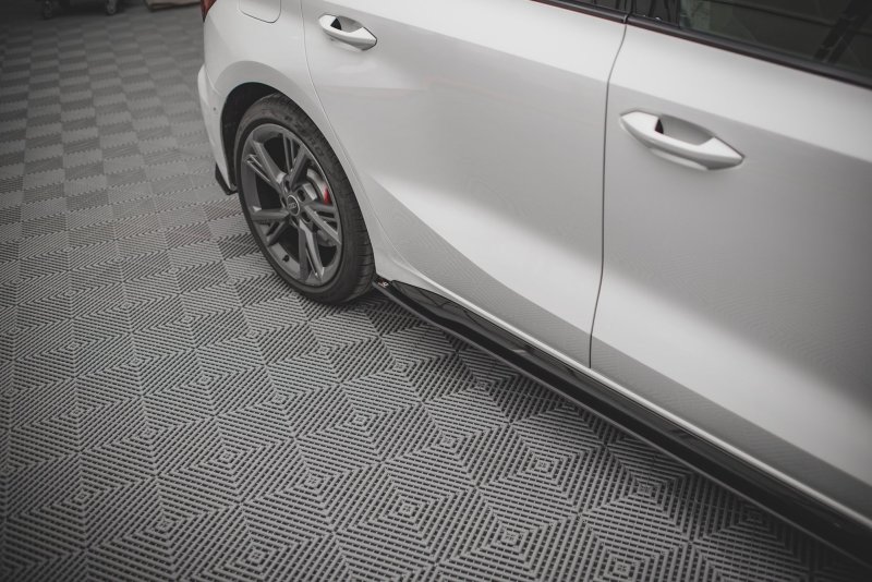 Maxton Street Pro Seitenschweller Ansatz für Audi S3 / A3 S-Line 8Y AUA38YSLINECNC-SD1BRB