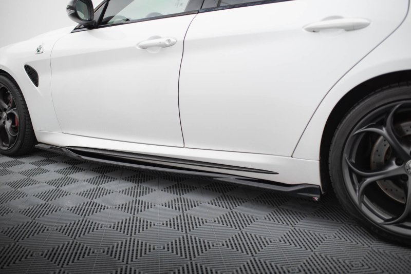 Maxton Seitenschweller Ansatz Alfa Romeo Giulia Quadrifoglio schwarz Hochglanz AL-GI-1-QV-SD1-G