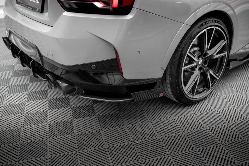 Maxton Hintere Seiten Flaps für BMW 2 Coupe M240i G42 schwarz Hochglanz BM242MCNC-RSF1-G