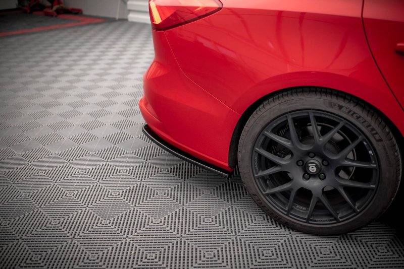 Maxton Heck Ansatz Flaps Diffusor V.5 Ford Focus Kombi ST Mk4 schwarz Hochglanz FO-FO-4-STLINE-ES-RSD5-G