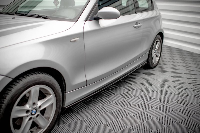 Maxton Seitenschweller Ansatz V.2 BMW 1er E81 Facelift schwarz Hochglanz BM-1-81F-SD2-G