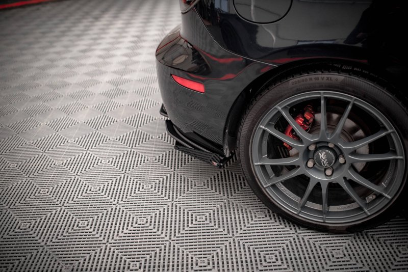 Maxton Hintere Seiten Flaps für Mazda 3 MPS Mk1 schwarz Hochglanz MA3MPS1CNC-RSF1-G